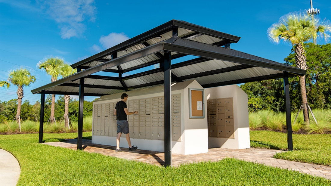 Polo Run-FL-Shelter-Hip Shade View 01-WEB