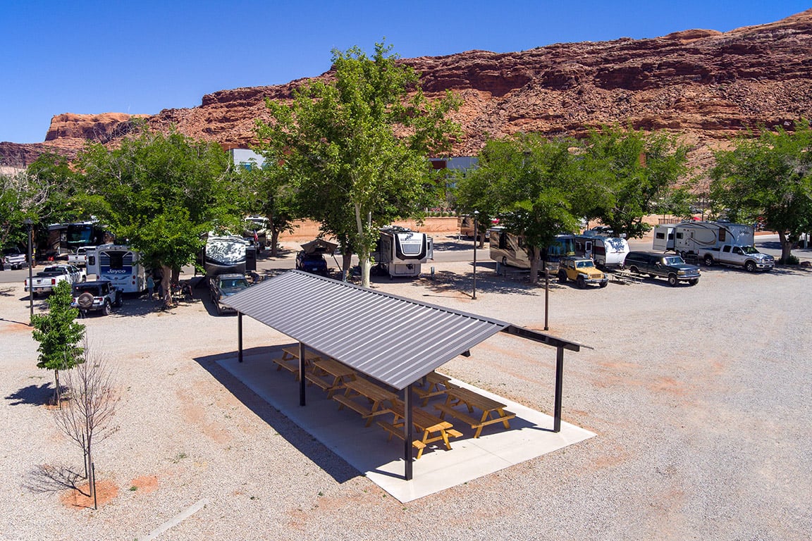 Sun Outdoors-UT-Shelter-Gable End-23-Web